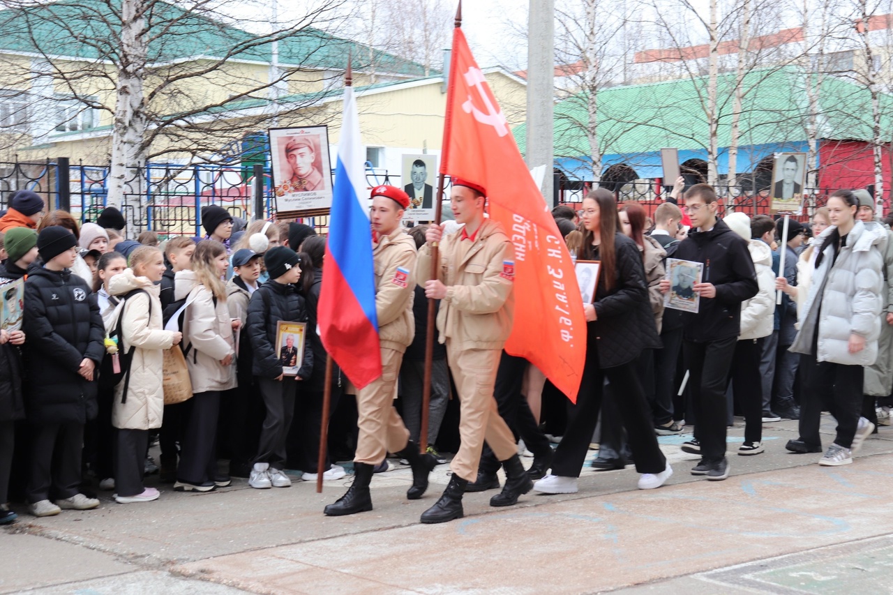 Торжественная линейка, посвященная Дню Великой Победы.